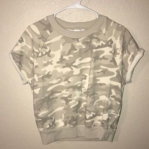 Women’s Gap camo crop sweatshirt